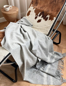Elvang Denmark River Decken Throw Light grey/ivory